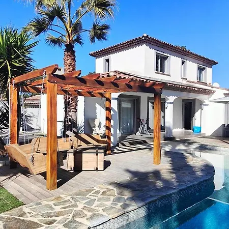 Lovely With Swimming Pool For 6 People Villa *