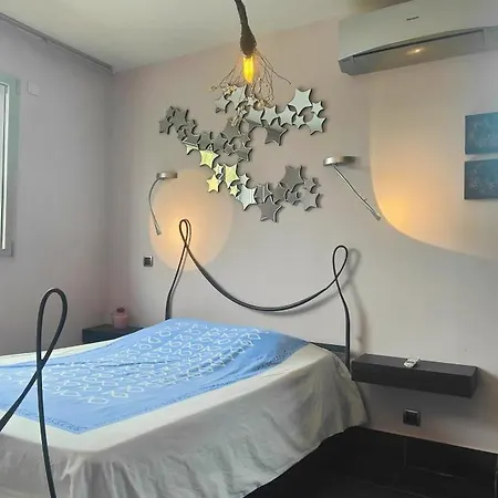 Villa Lovely With Swimming Pool For 6 People *