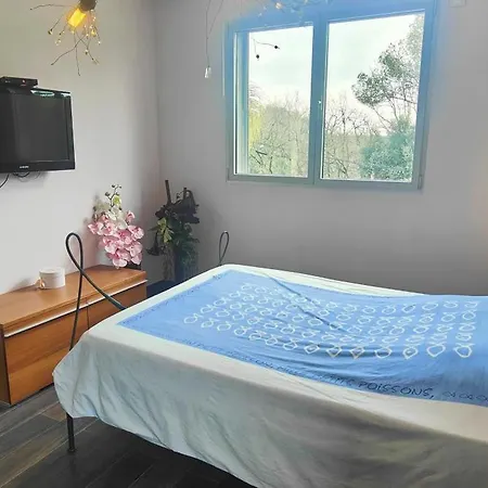 Lovely With Swimming Pool For 6 People
