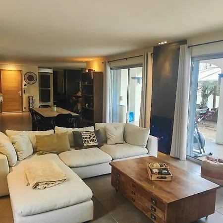 Villa Lovely With Swimming Pool For 6 People