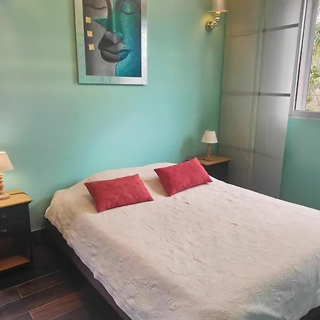 Lovely With Swimming Pool For 6 People