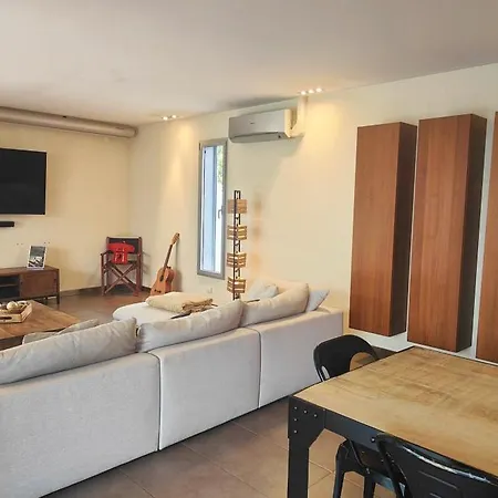 Villa Lovely With Swimming Pool For 6 People *
