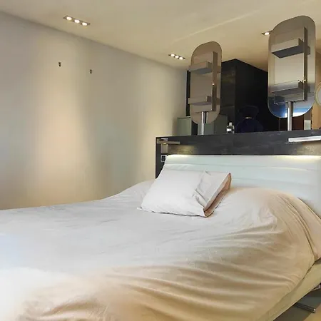 Villa Lovely With Swimming Pool For 6 People Fréjus