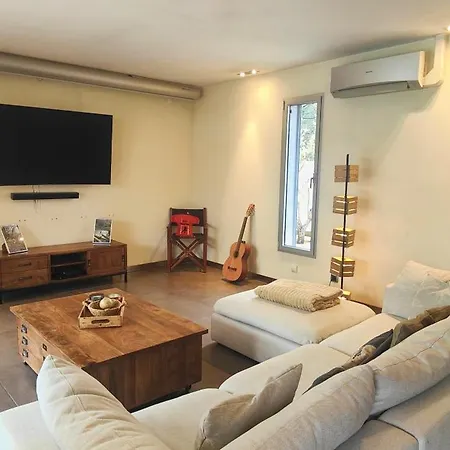 Lovely With Swimming Pool For 6 People